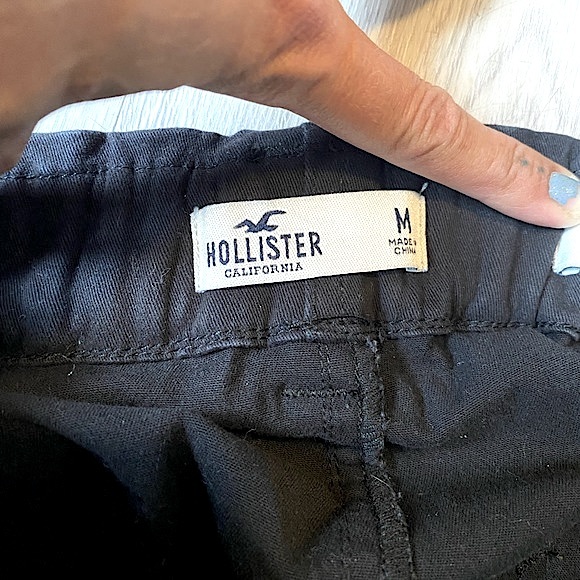 HOLLISTER • Black Mini Denim Utility Cargo Skirt • Size Medium • Built-in Belt - Picture 3 of 12